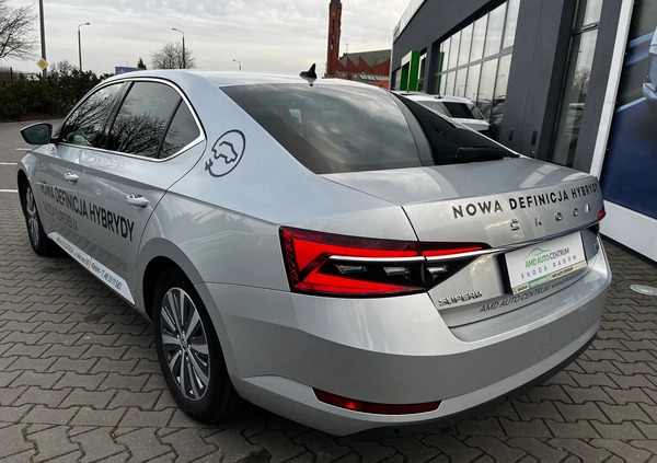 Skoda Superb cena 128900 przebieg: 60000, rok produkcji 2021 z Dynów małe 781